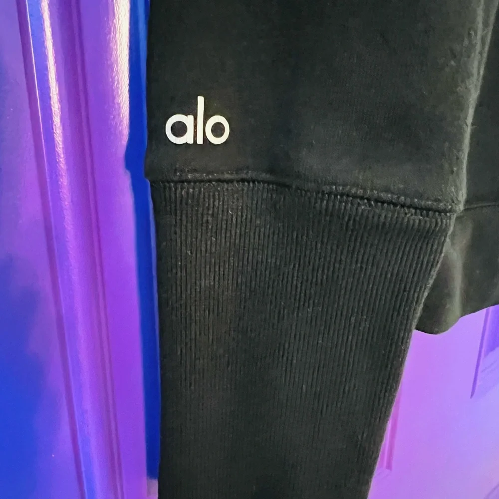 ALO Mesh Back Yoga Sweatshirt - Picture 4 of 8